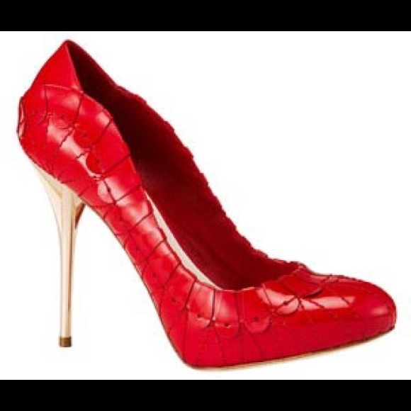 Christian Dior’s red scallop detail Serpent pumps - Picture 1 of 7